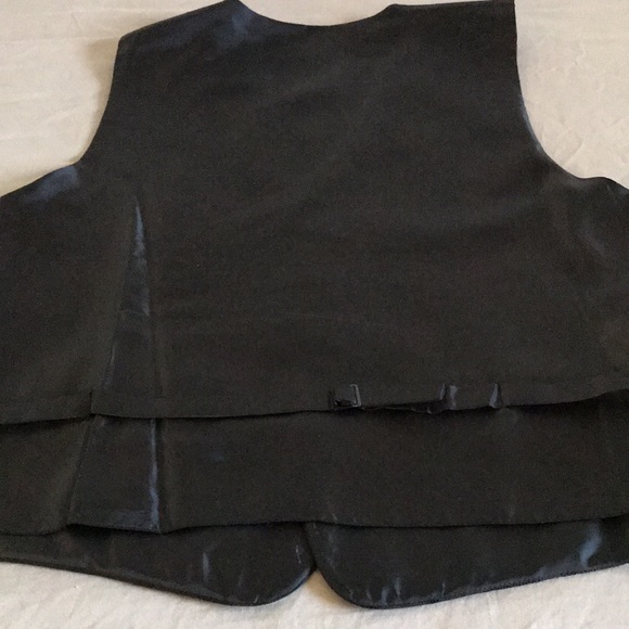 Vests - Picture 6 of 9